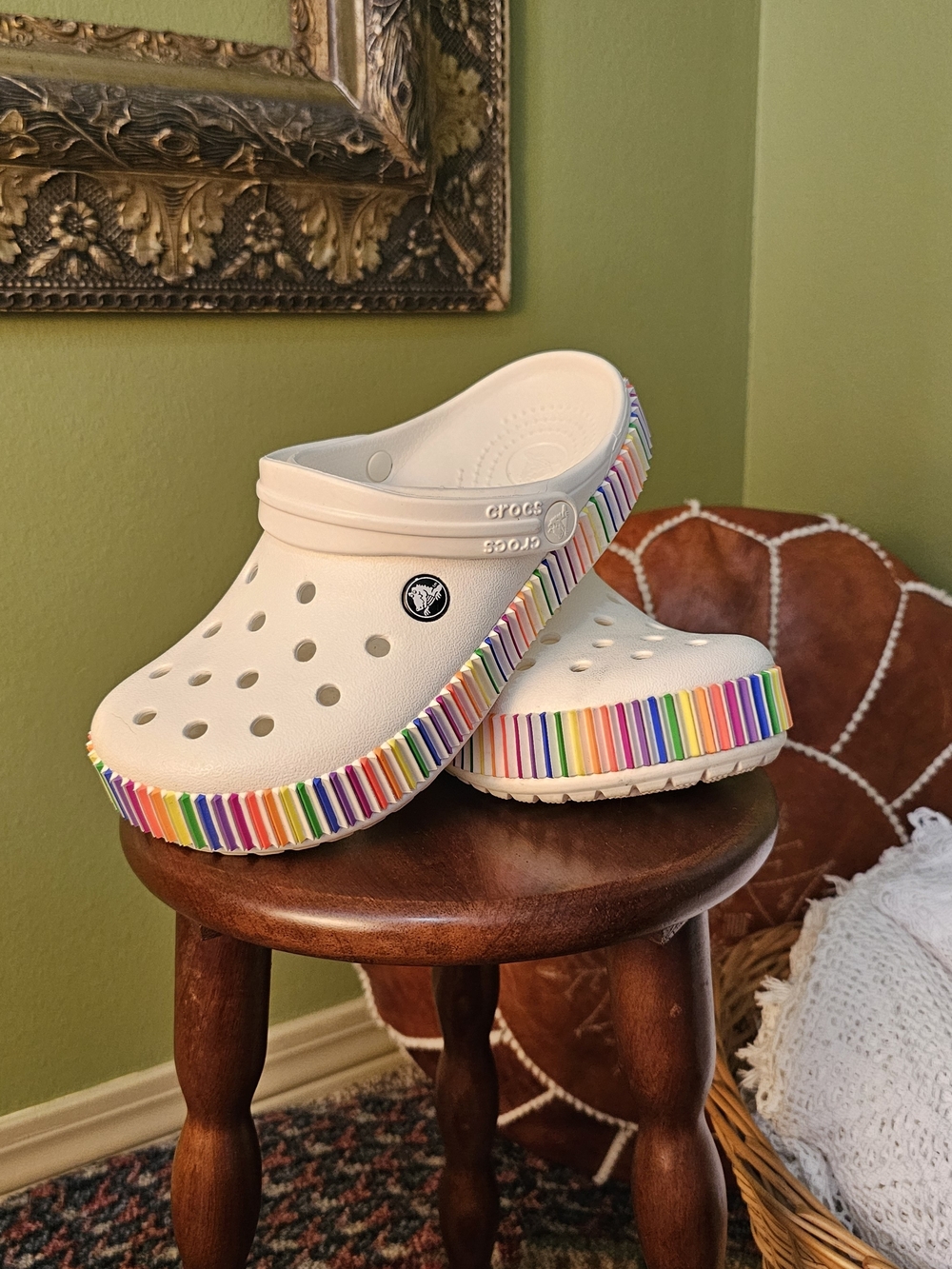 Crocs Color Spectrum Classic Clogs White Rainbow Stripe Men 4 Women 6